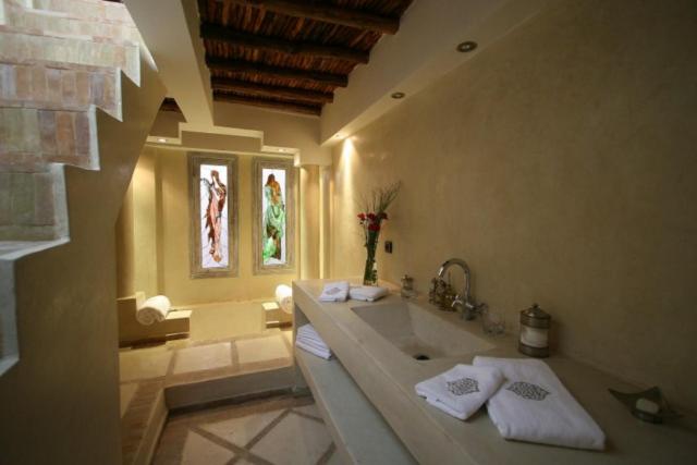 سوئیت با وان آب گرم, Riad Moullaoud