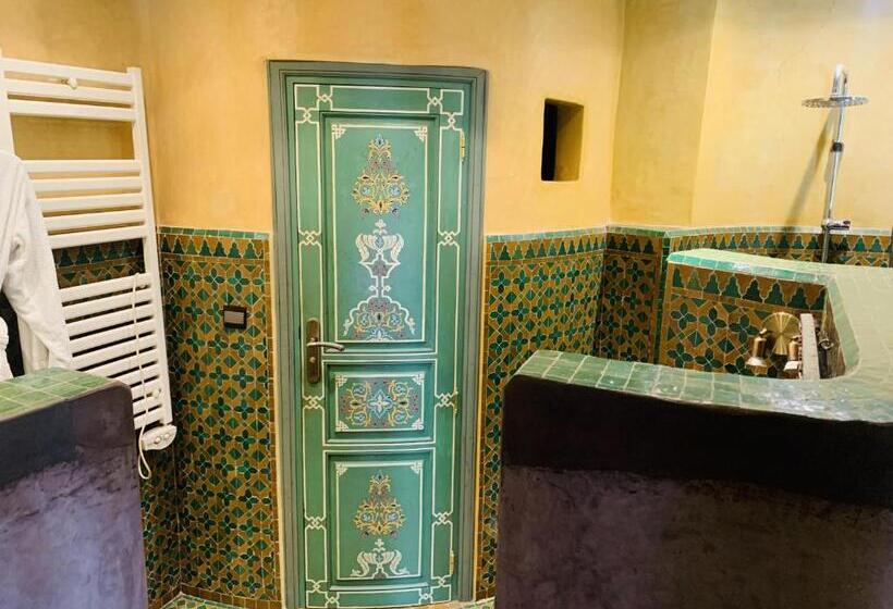 سوییت جونیور, Riad Moullaoud