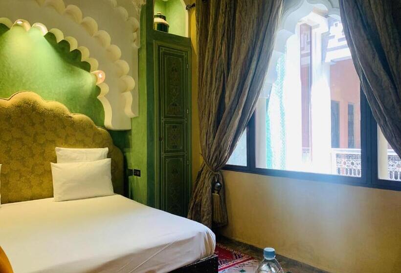 سوییت جونیور, Riad Moullaoud