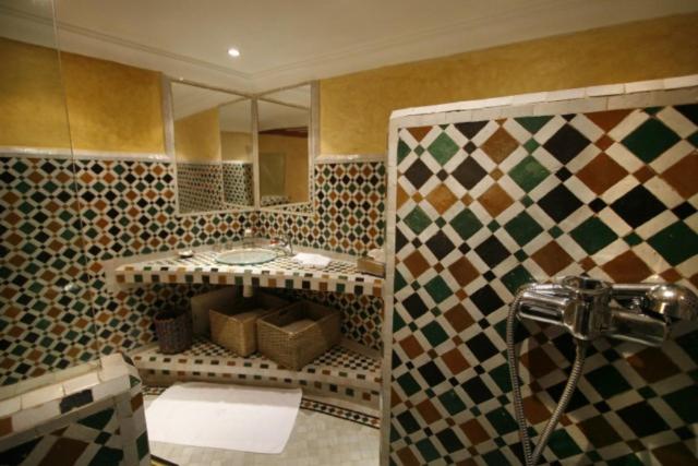اتاق سوپریور, Riad Moullaoud