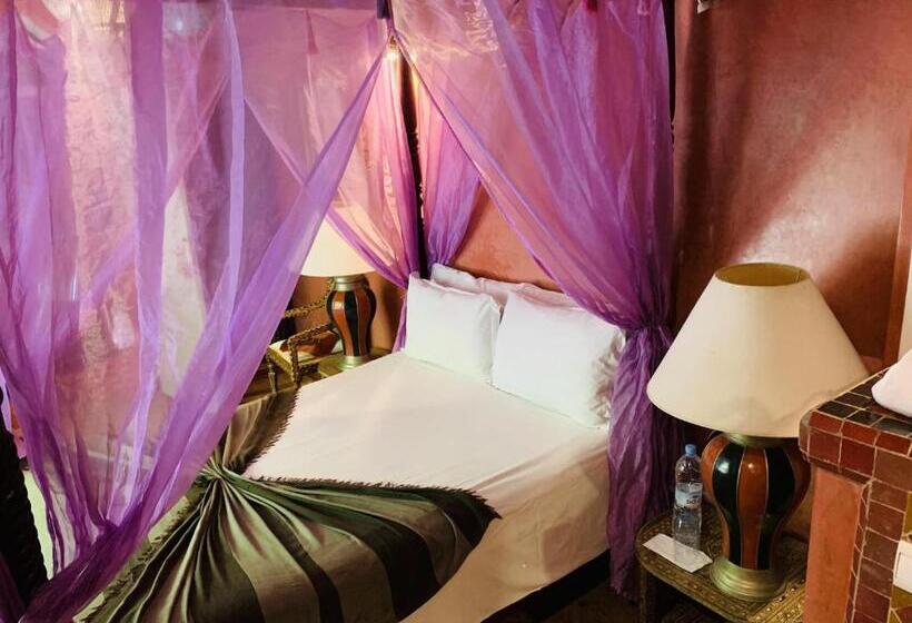 اتاق لوکس, Riad Moullaoud