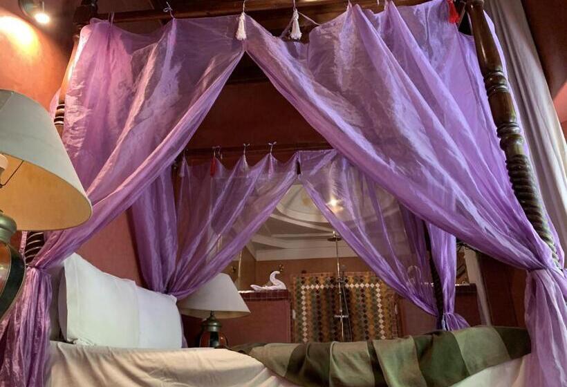 اتاق لوکس, Riad Moullaoud