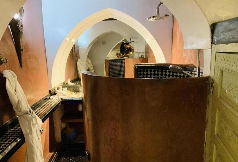 اتاق لوکس, Riad Moullaoud