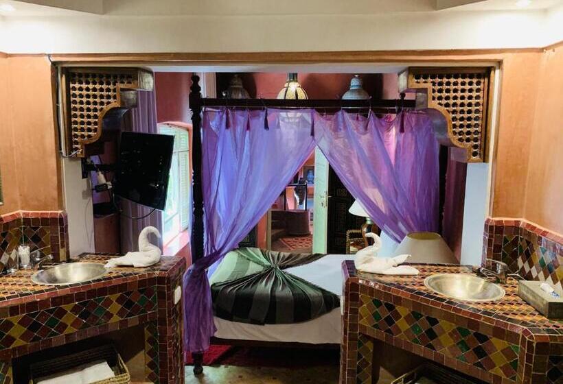 اتاق لوکس, Riad Moullaoud