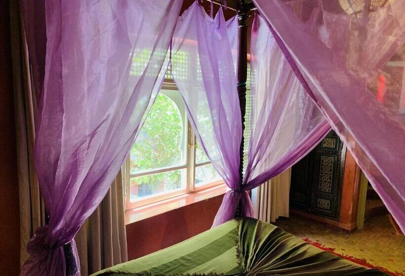 اتاق لوکس, Riad Moullaoud