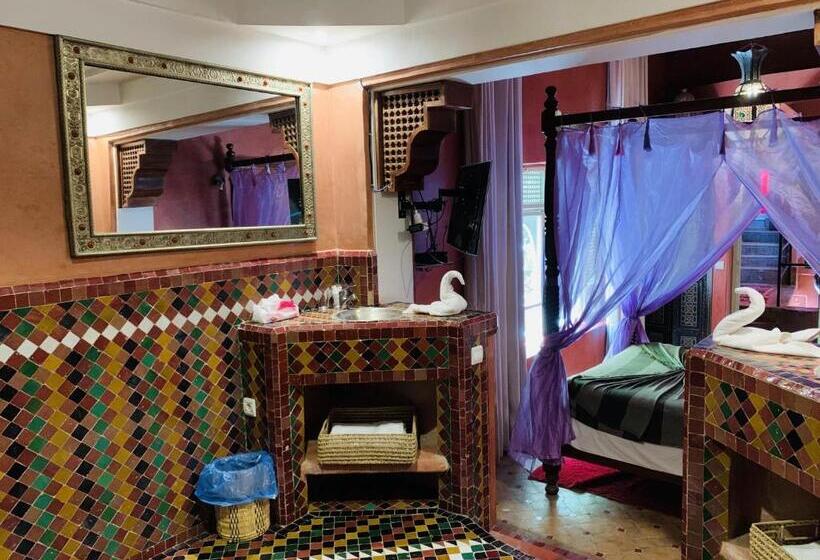 اتاق لوکس, Riad Moullaoud