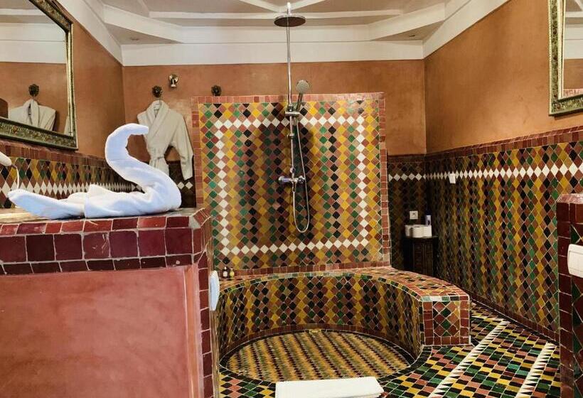 اتاق لوکس, Riad Moullaoud