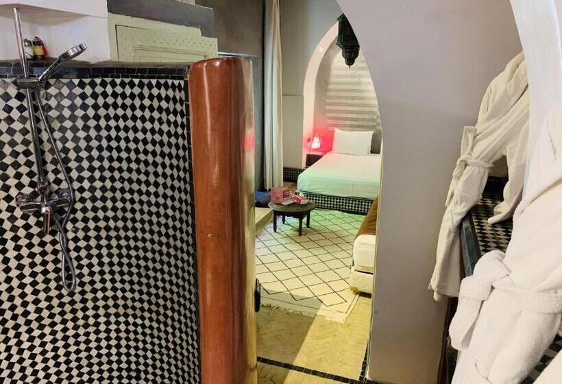 اتاق لوکس, Riad Moullaoud