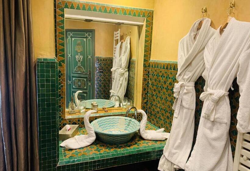 سوییت جونیور, Riad Moullaoud