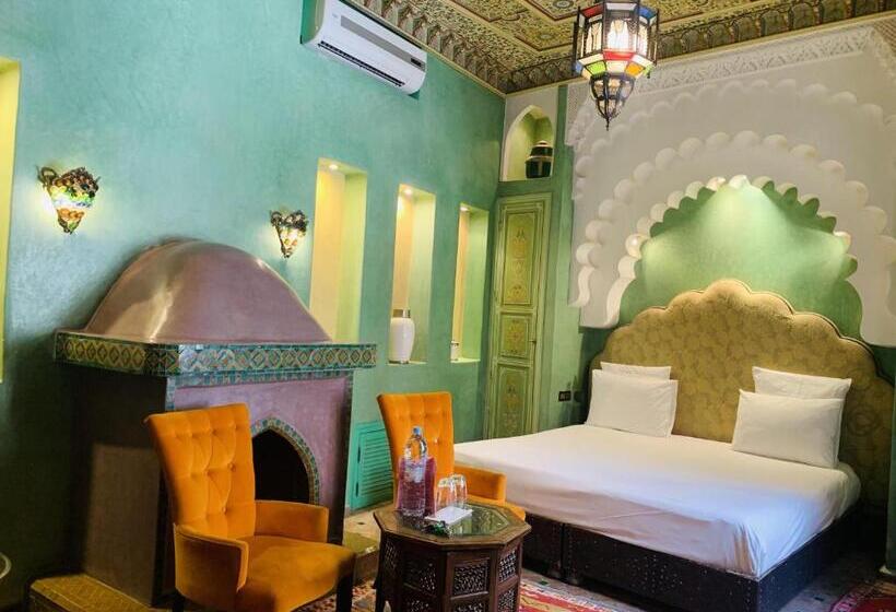 سوییت جونیور, Riad Moullaoud
