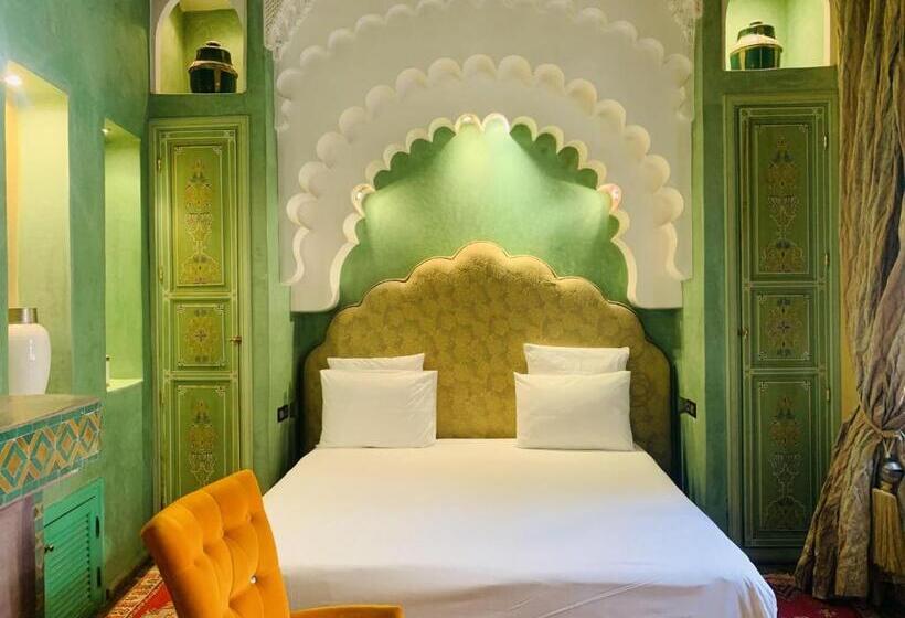 سوییت جونیور, Riad Moullaoud