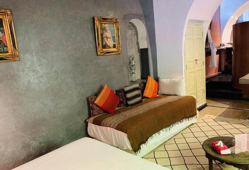 اتاق لوکس, Riad Moullaoud