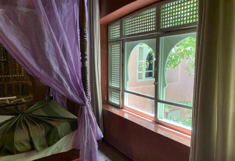 اتاق لوکس, Riad Moullaoud