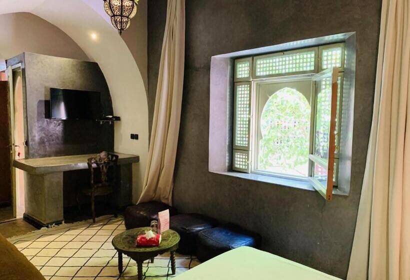 اتاق لوکس, Riad Moullaoud