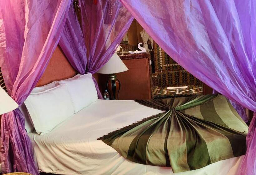 اتاق لوکس, Riad Moullaoud