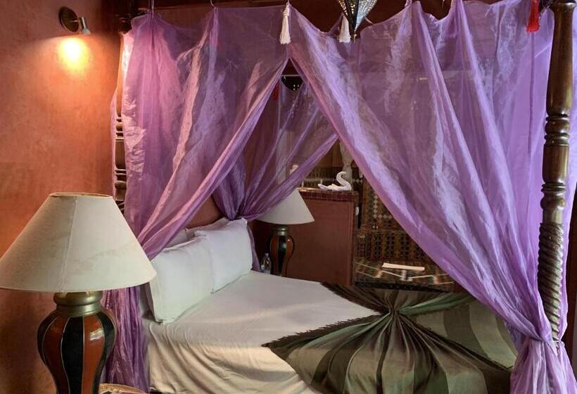 اتاق لوکس, Riad Moullaoud