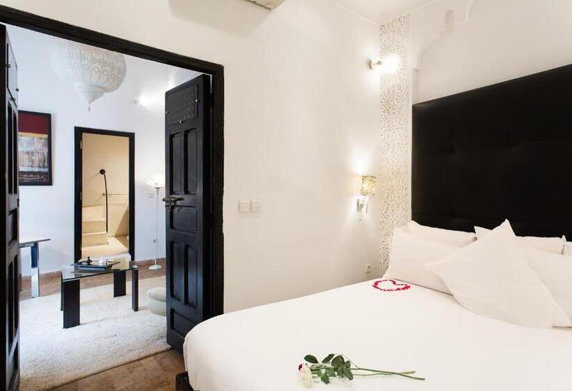 سوییت اجرایی, Riad Moullaoud