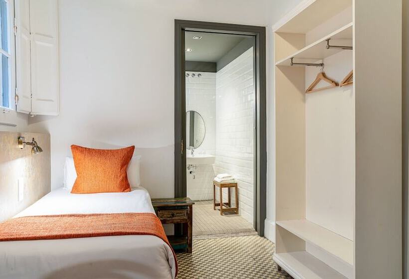 اتاق استاندارد یک نفره, Casa Gracia Barcelona   Hostel