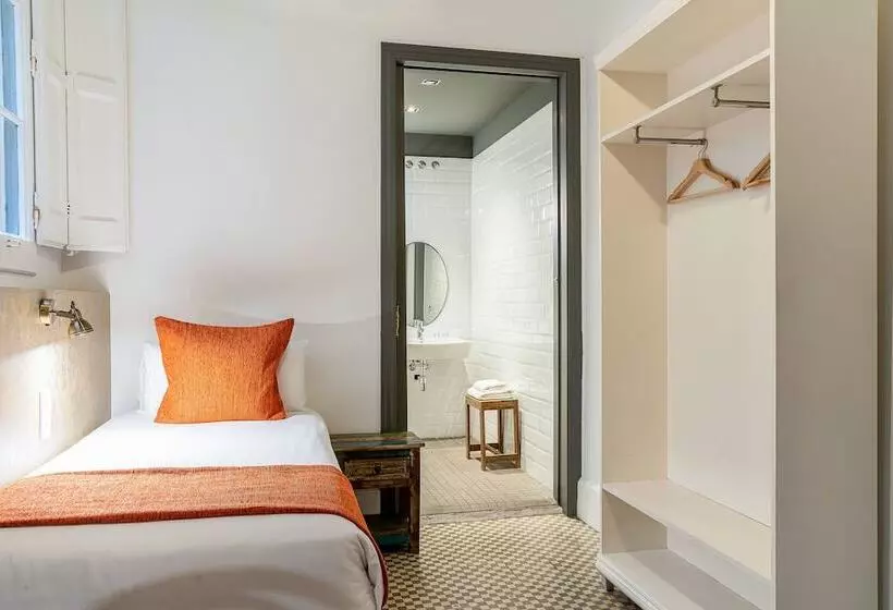 اتاق استاندارد یک نفره, Casa Gracia Barcelona   Hostel