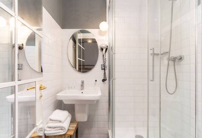 اتاق استاندارد یک نفره, Casa Gracia Barcelona   Hostel