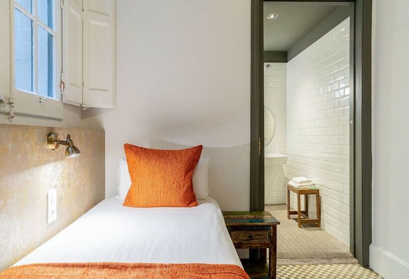 اتاق استاندارد یک نفره, Casa Gracia Barcelona   Hostel