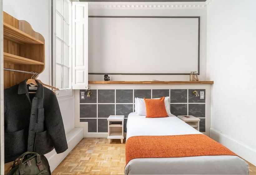 اتاق استاندارد یک نفره, Casa Gracia Barcelona   Hostel
