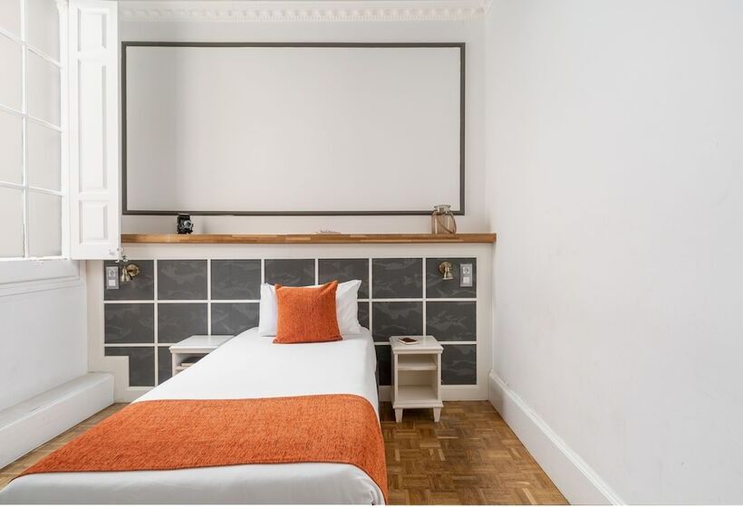 اتاق استاندارد یک نفره, Casa Gracia Barcelona   Hostel