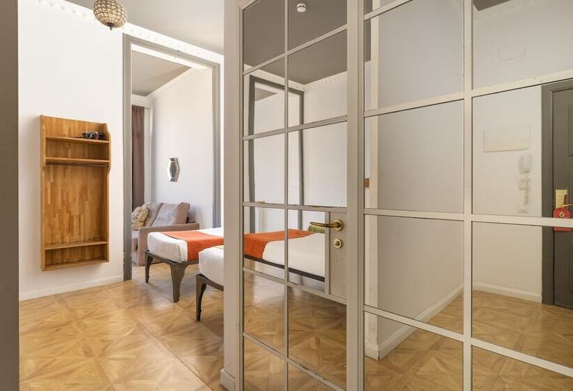 Четырехместный Номер Стандарт, Casa Gracia Barcelona   Hostel