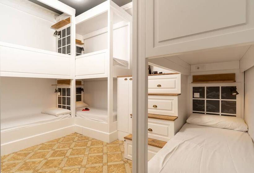 Кровать в Общей Комнате, Casa Gracia Barcelona   Hostel