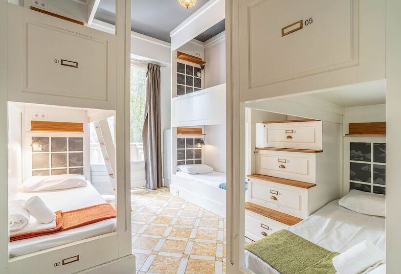 Кровать в Общей Комнате, Casa Gracia Barcelona   Hostel