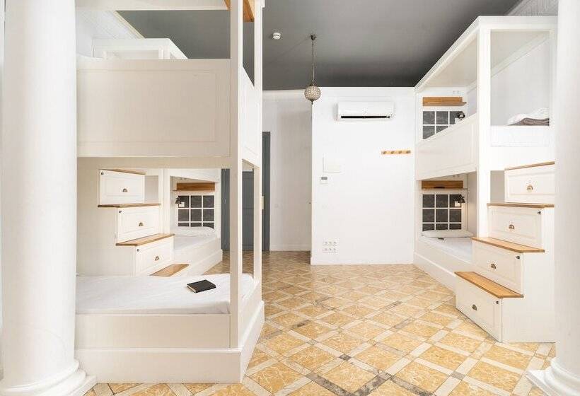 Кровать в Общей Комнате, Casa Gracia Barcelona   Hostel