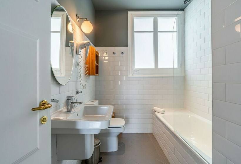 اتاق استاندارد سه نفره, Casa Gracia Barcelona   Hostel