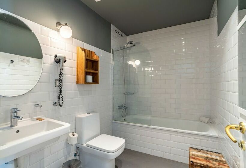 Четырехместный Номер Стандарт, Casa Gracia Barcelona   Hostel