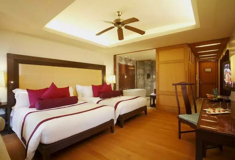 キングサイズベッドのデラックスルーム, Centara Grand Beach Resort Phuket   Sha Plus