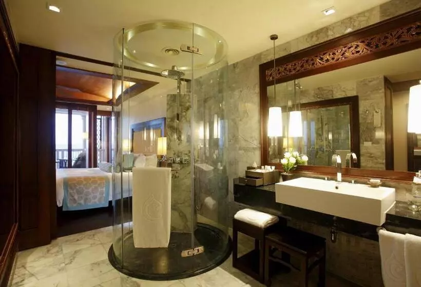 キングサイズベッドのデラックスルーム, Centara Grand Beach Resort Phuket   Sha Plus