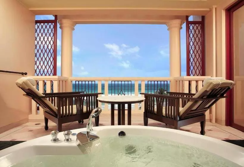 キングサイズベッドのデラックスルーム, Centara Grand Beach Resort Phuket   Sha Plus