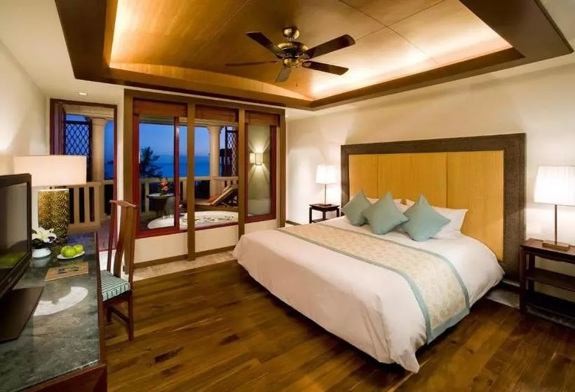 キングサイズベッドのデラックスルーム, Centara Grand Beach Resort Phuket   Sha Plus