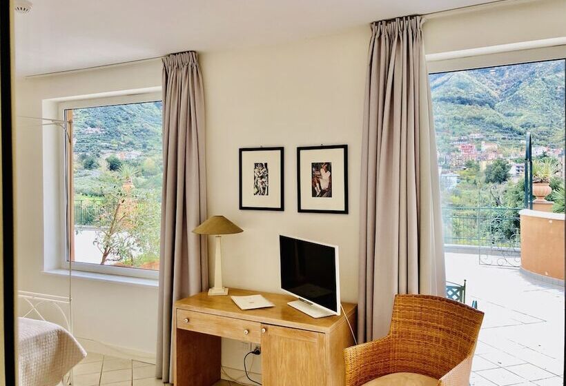 可观山景的小型套房, Dei Congressi