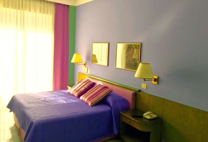 带花园景观的标准三人间, Dei Congressi