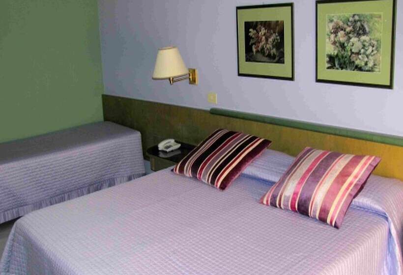 带花园景观的标准三人间, Dei Congressi