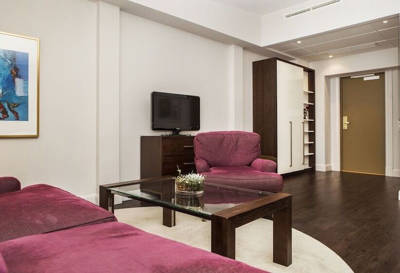 جناح جونيور, Elite Plaza Hotel Malmö