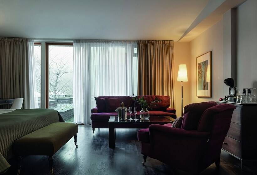 جناح جونيور, Elite Plaza Hotel Malmö