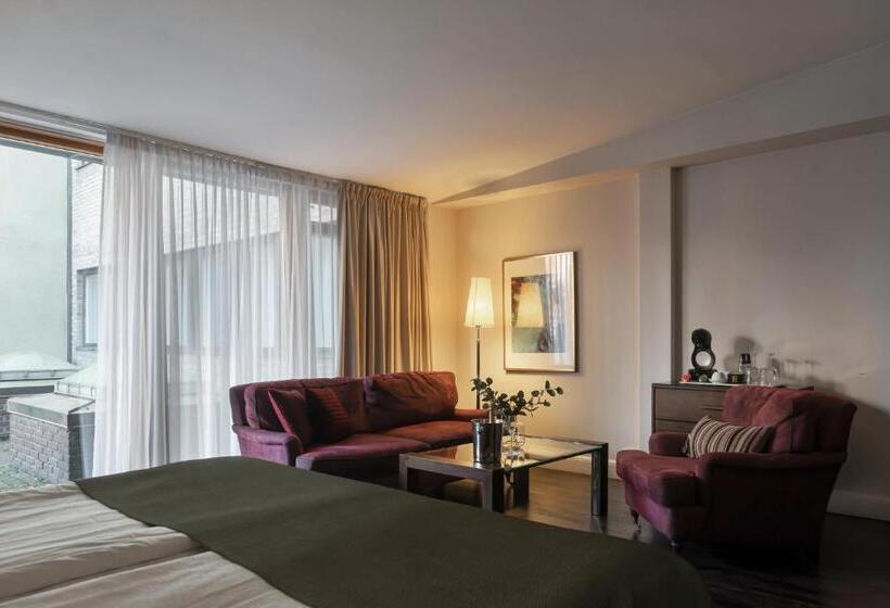 جناح جونيور, Elite Plaza Hotel Malmö