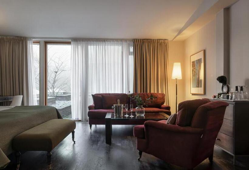 جناح جونيور, Elite Plaza Hotel Malmö