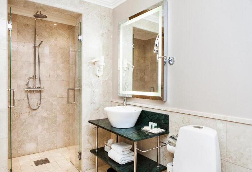 جناح جونيور, Elite Plaza Hotel Malmö