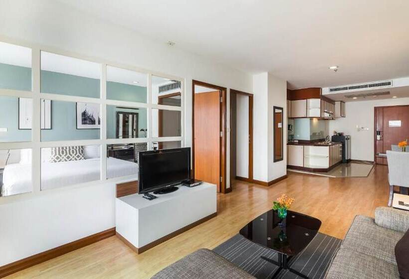 سوییت با چشمانداز استخر, Evergreen Place Siam By Uhg