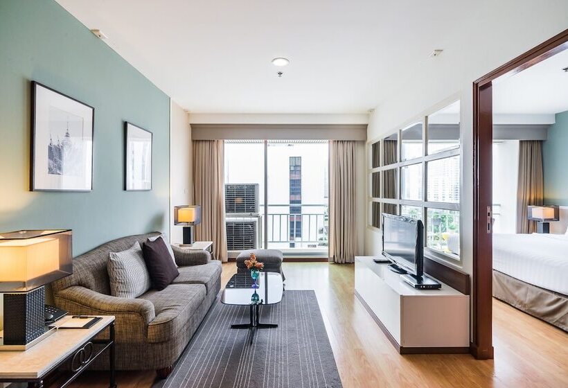 سوییت با چشمانداز استخر, Evergreen Place Siam By Uhg