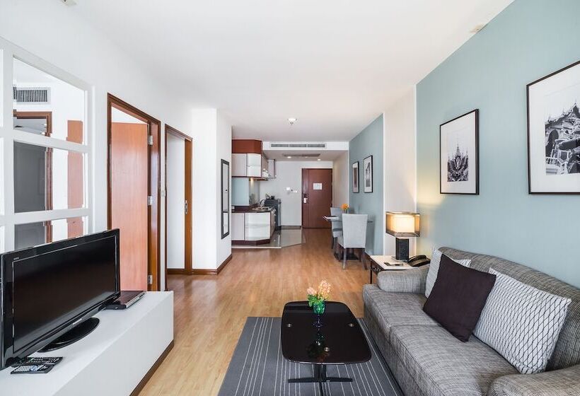 سوییت با چشمانداز استخر, Evergreen Place Siam By Uhg