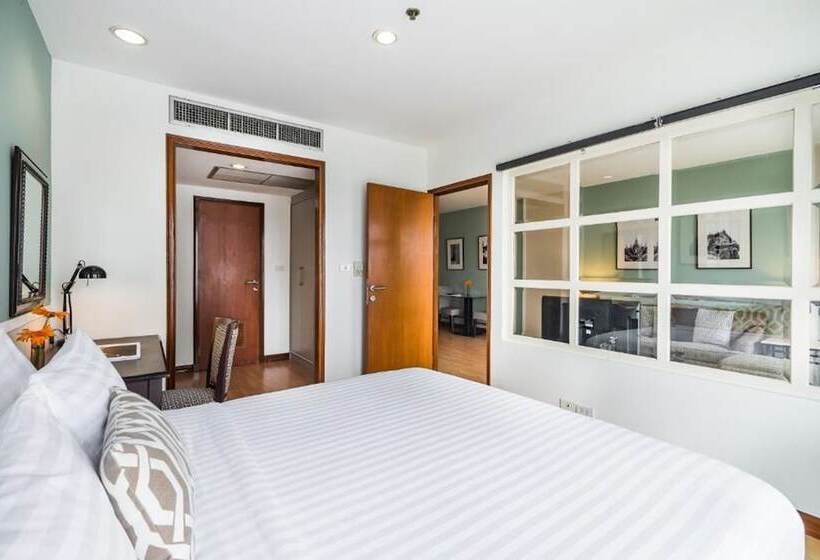 سوییت با چشمانداز استخر, Evergreen Place Siam By Uhg