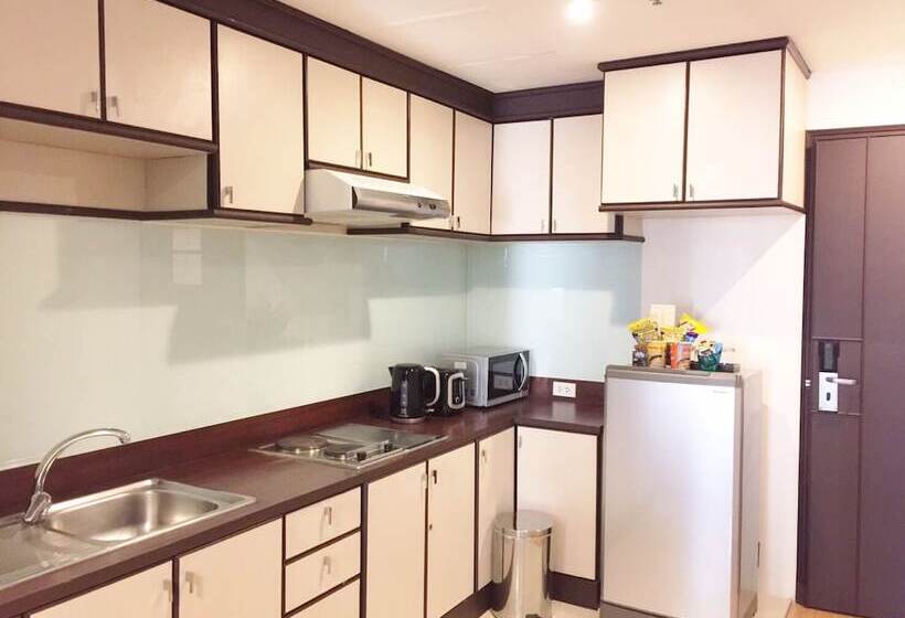 سوییت با چشمانداز استخر, Evergreen Place Siam By Uhg